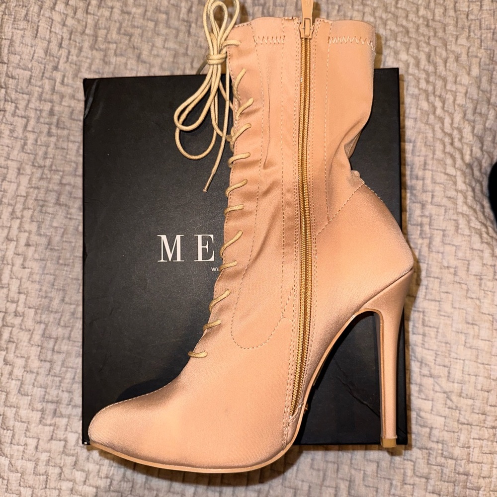 Meshki Makenna Lycra Lace Up nude ankle boots size 9